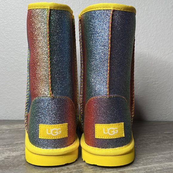 Ugg Classic II Metallic Glitter Rainbow Women’s Size 6 Sheepskin - Picture 9 of 10